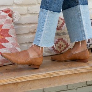 Kelsi Dagger Brooklyn Stone Tan Flat Size 11 never worn outside!!